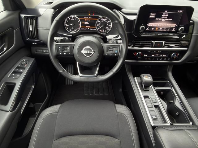 Used 2025 Nissan Pathfinder SV FWD image 10