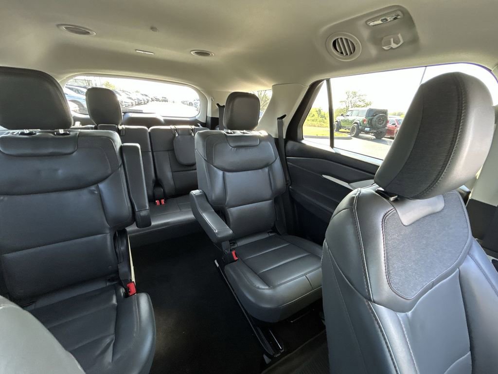 Used 2025 Ford Explorer Active w/ Active Comfort Package image 15