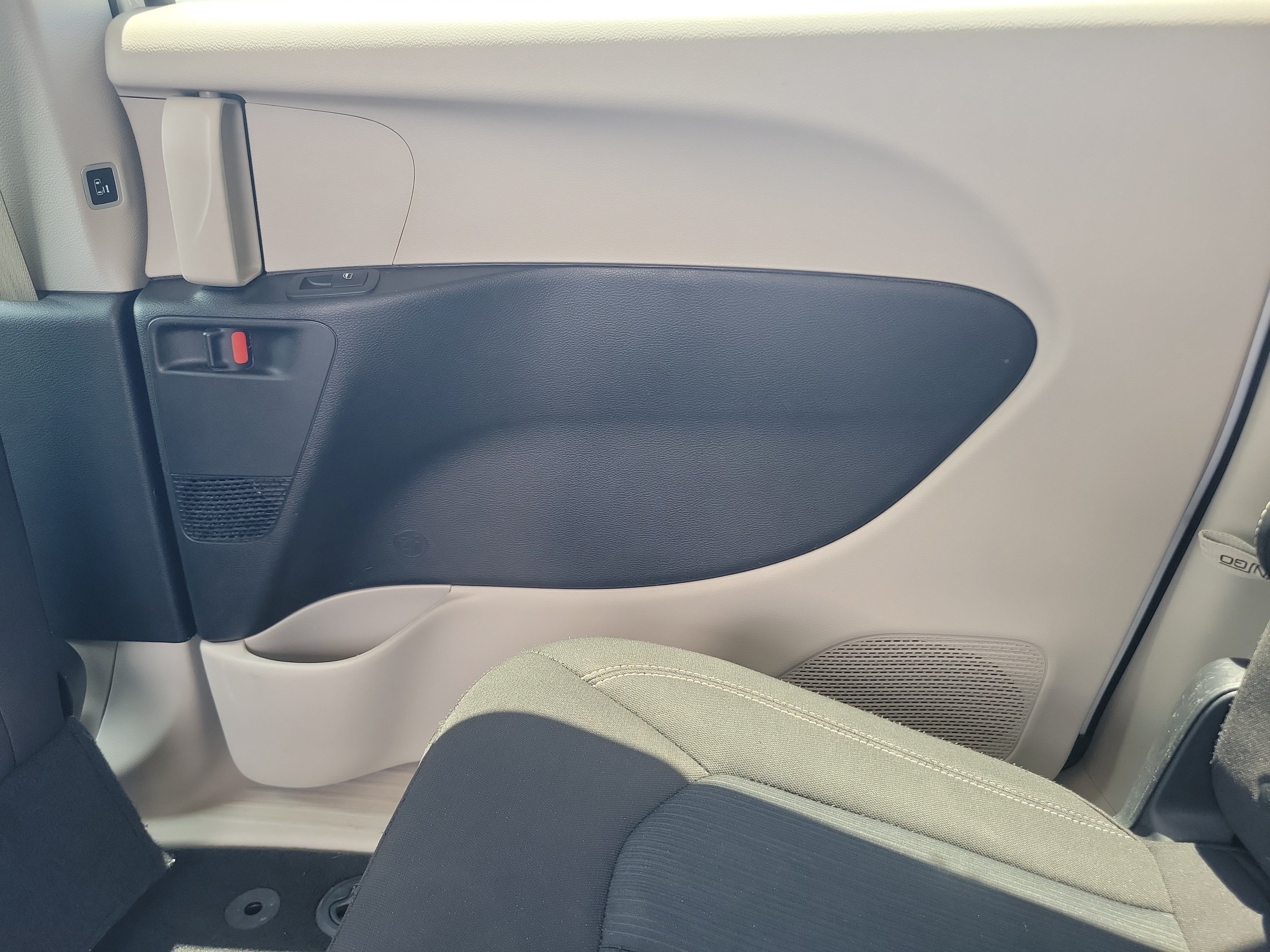 Used 2024 Chrysler Voyager LX FWD image 11