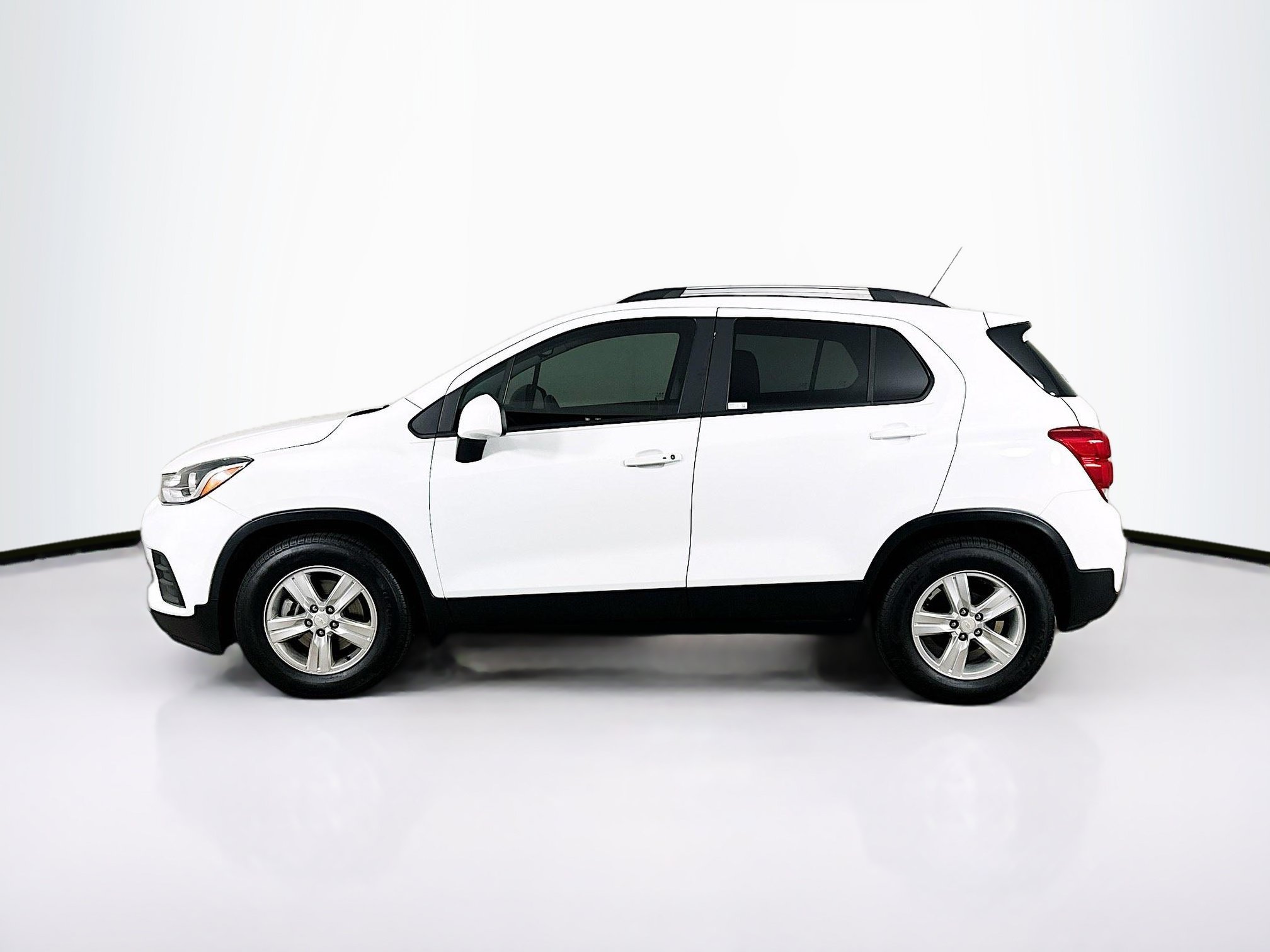 Used 2022 Chevrolet Trax LT w/ LT Convenience Package FWD image 4
