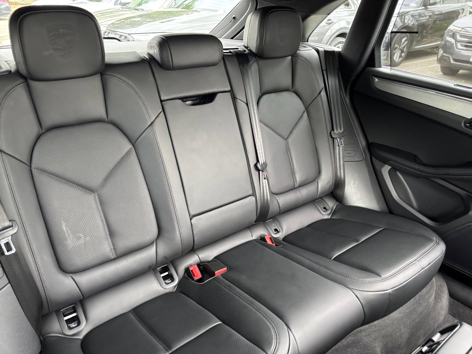 Used 2026 Porsche Macan AWD/4WD image 18