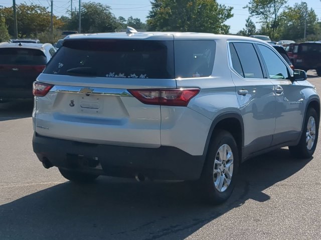 Used 2021 Chevrolet Traverse LS FWD image 3