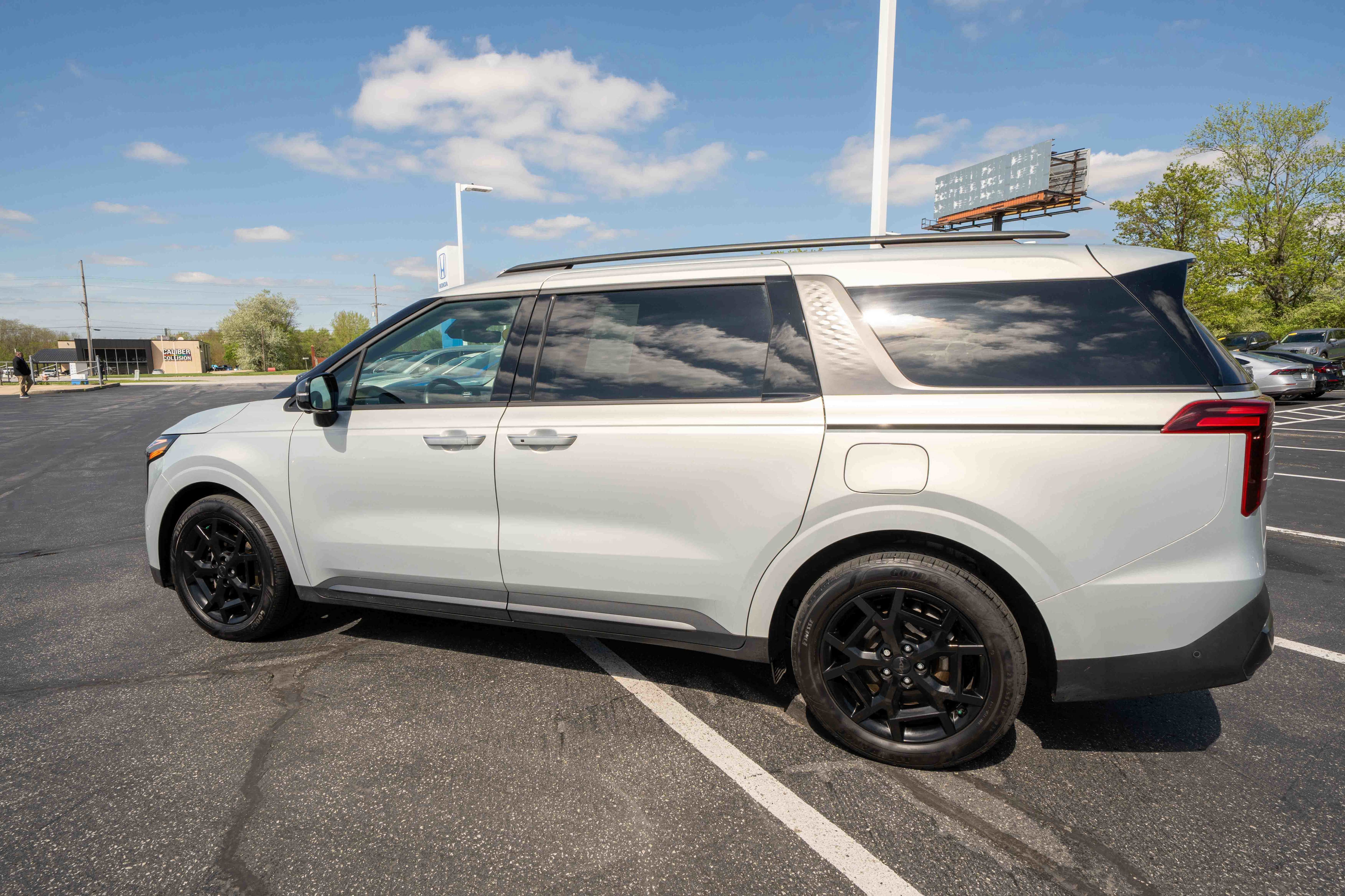 Used 2025 Kia Carnival SX Prestige FWD image 4