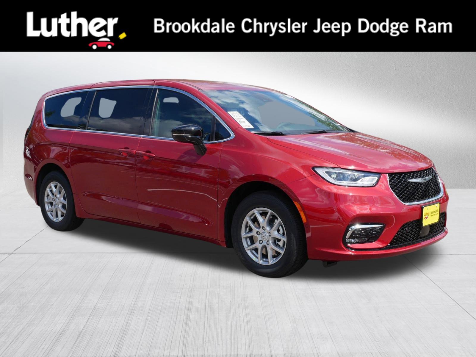 New 2026 Chrysler Pacifica Select image 1