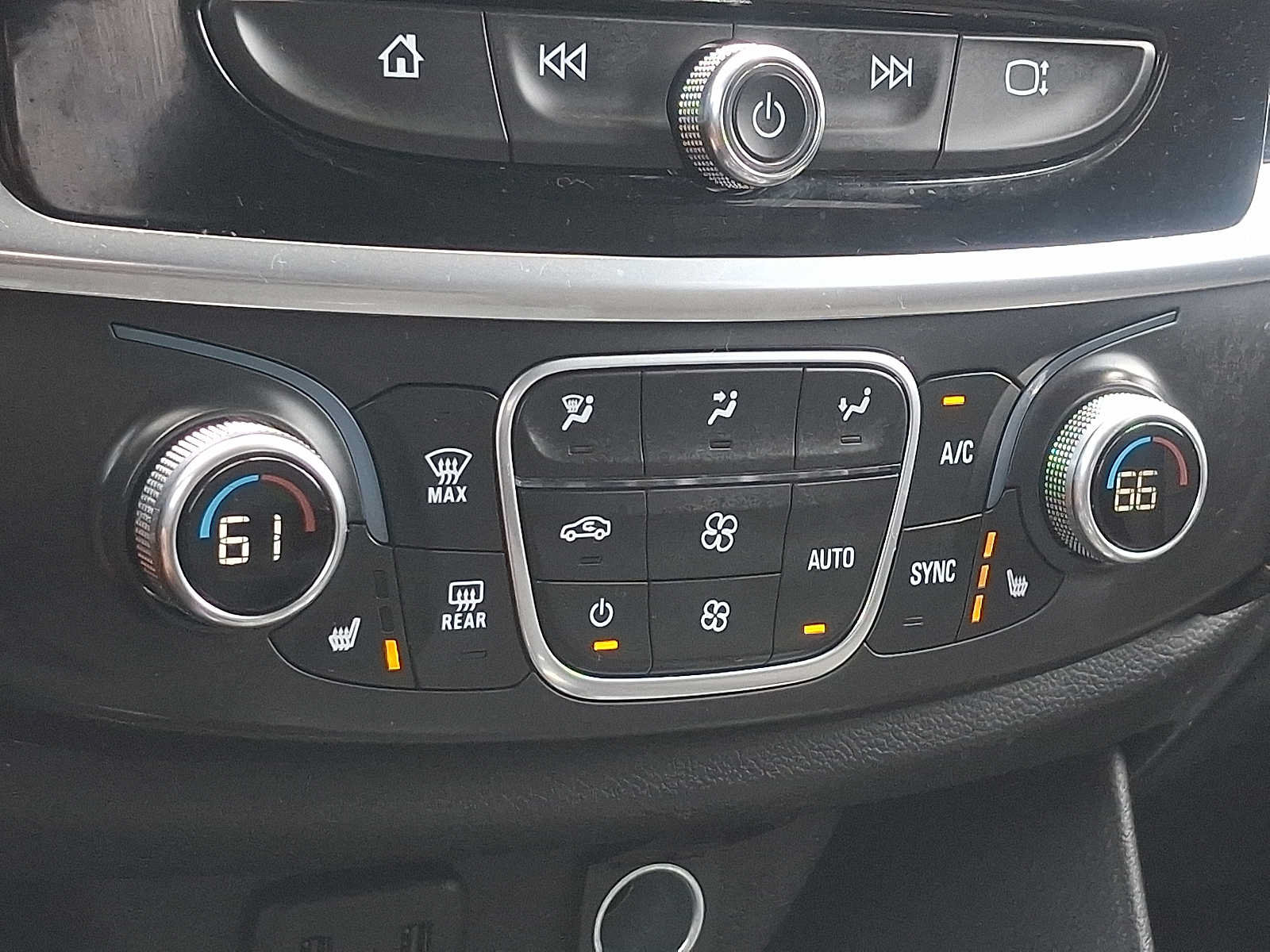 Used 2020 Chevrolet Traverse LT w/ LPO, Floor Liner Package AWD/4WD image 16