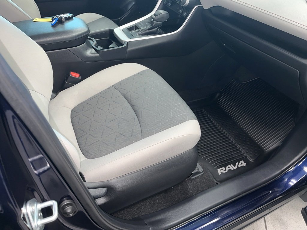 Used 2020 Toyota RAV4 XLE image 20