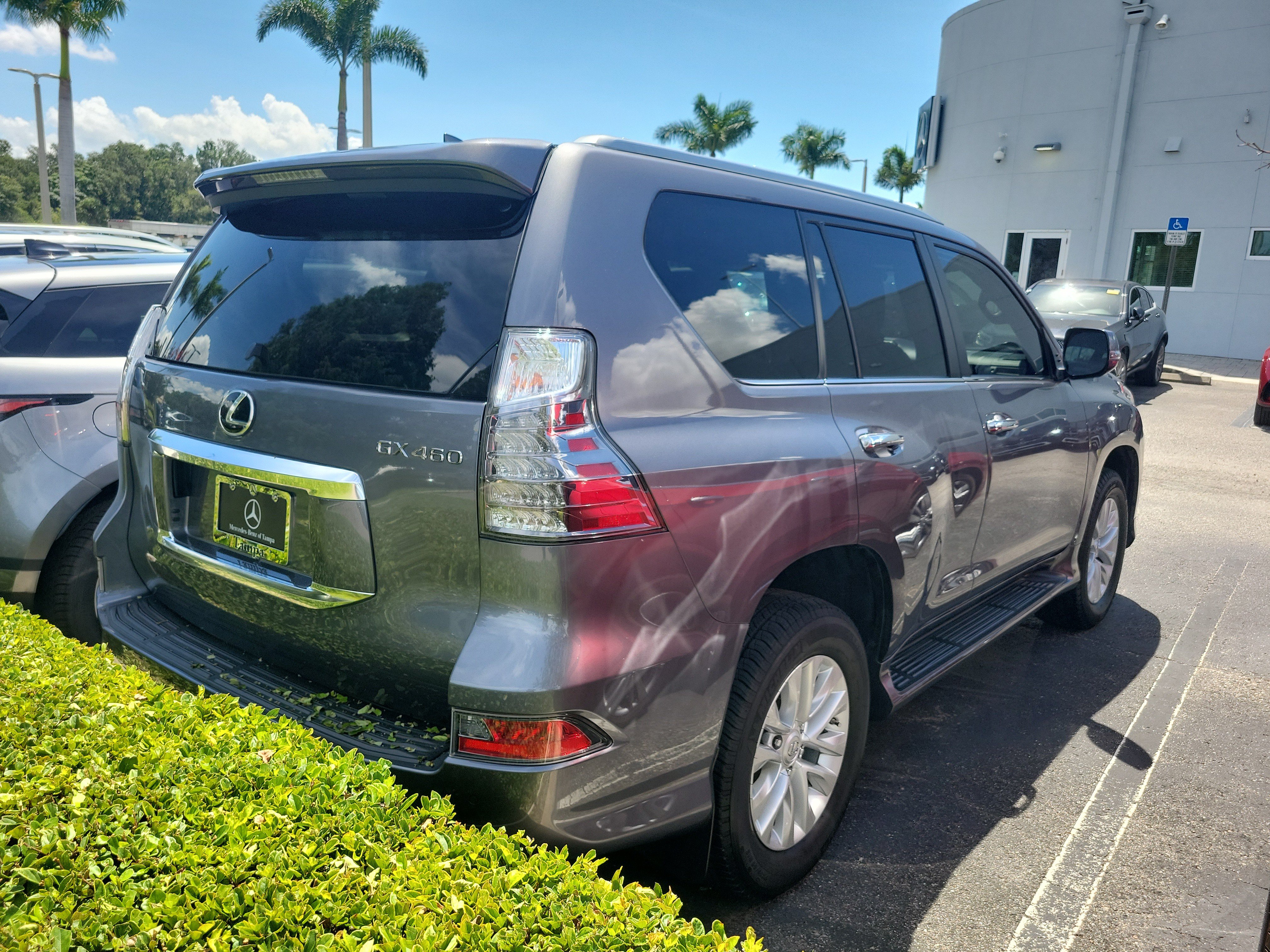 Used 2022 Lexus GX 460 Premium w/ Premium Package AWD/4WD image 3