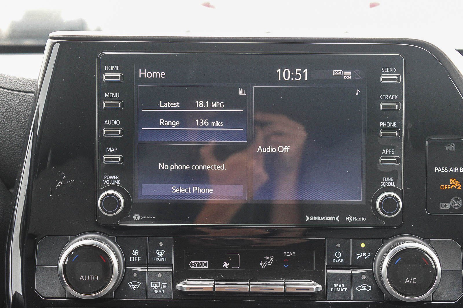 Used 2022 Toyota Highlander LE FWD image 15