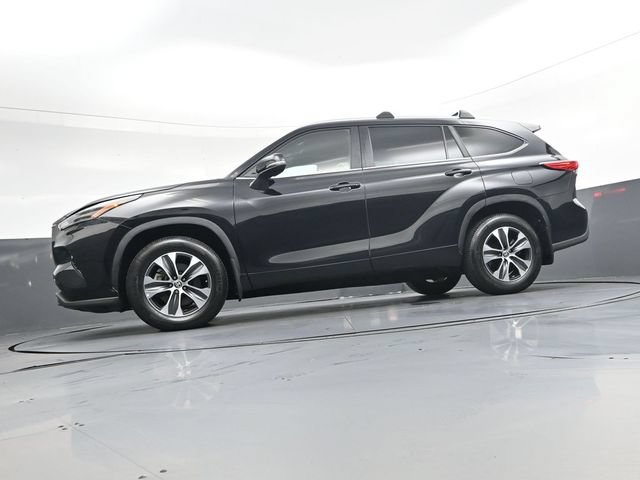 Used 2023 Toyota Highlander XLE AWD/4WD image 35