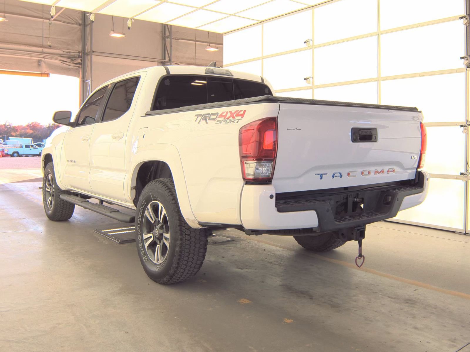 Used 2017 Toyota Tacoma TRD Sport image 8