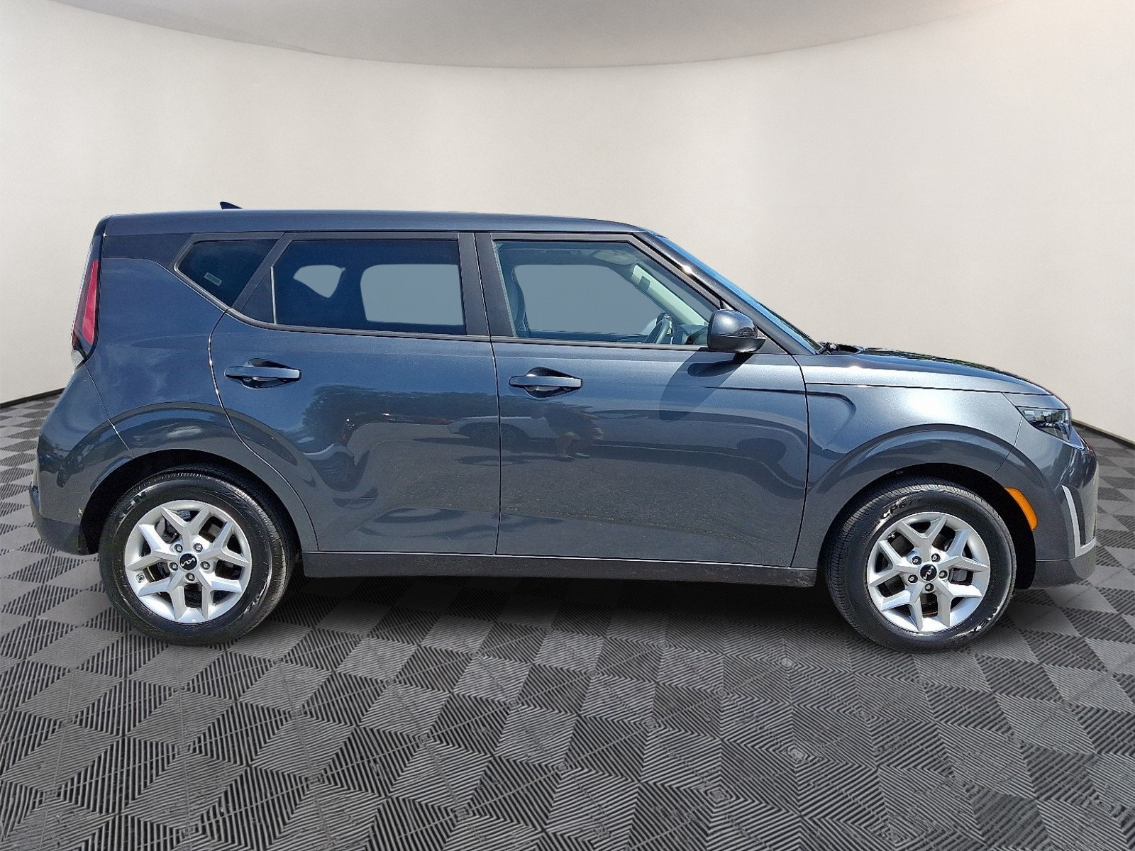 Certified 2025 Kia Soul LX w/ LX Technology Package FWD image 7