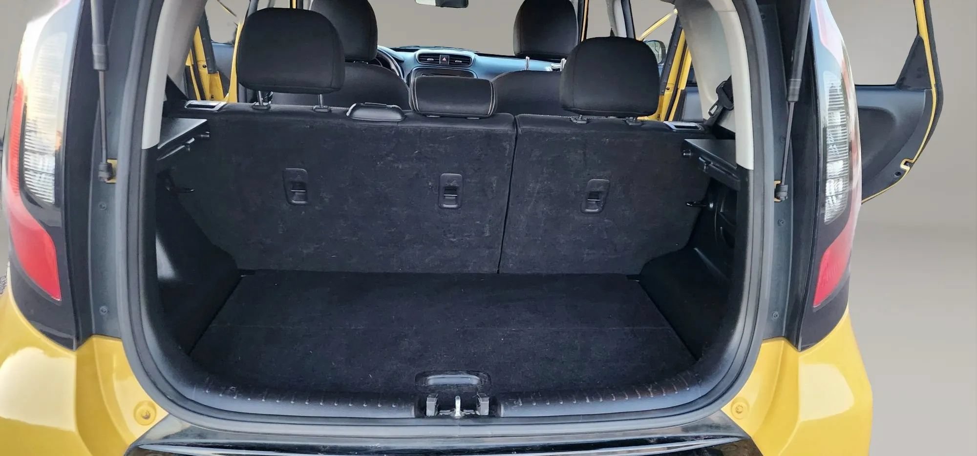 Used 2016 Kia Soul + FWD image 18