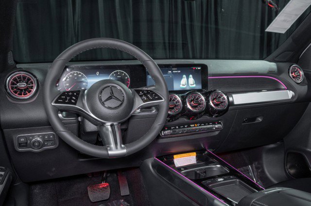 Certified 2026 Mercedes-Benz GLB 250 4MATIC image 18