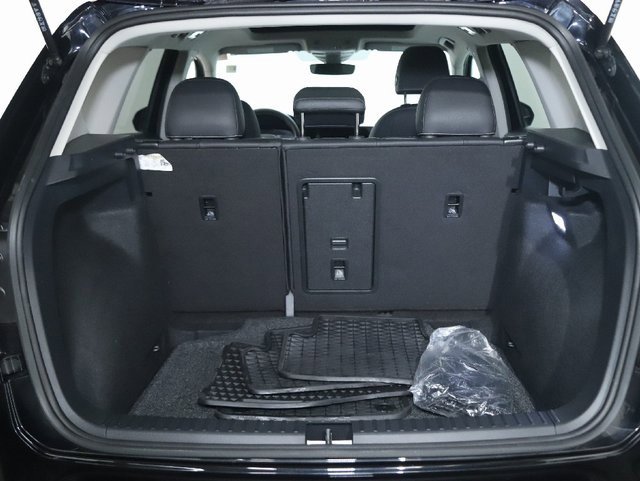 Used 2024 Volkswagen Taos SE image 32