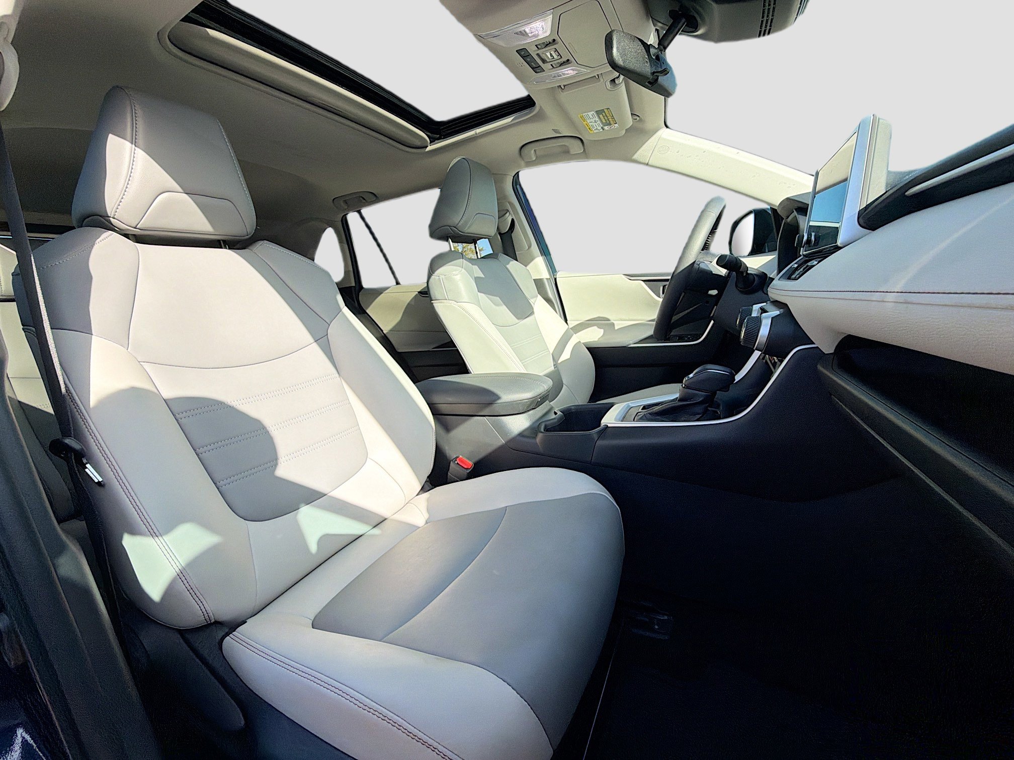 Used 2023 Toyota RAV4 XLE Premium image 15