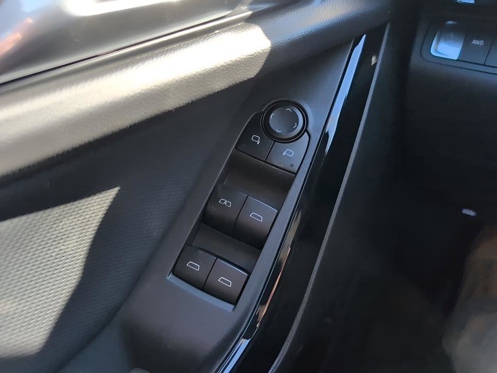 New 2026 Chevrolet Equinox LT w/ Convenience Package II AWD/4WD image 13