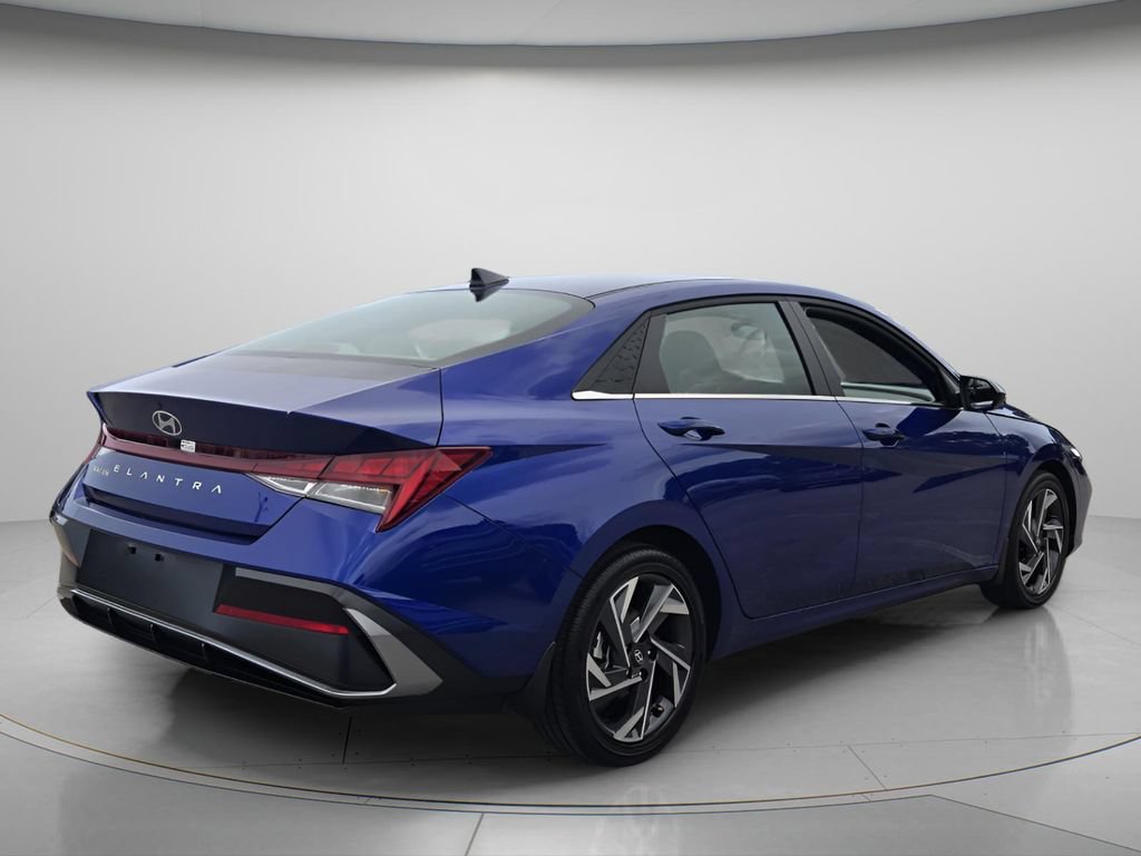 Certified 2025 Hyundai Elantra SEL w/ Cargo Package FWD image 8