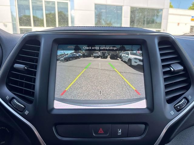 Used 2022 Jeep Cherokee Latitude AWD/4WD image 23
