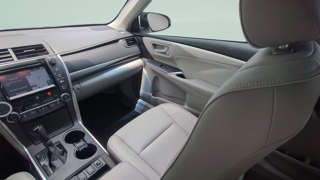 Used 2015 Toyota Camry XLE w/ Moonroof Package FWD image 12