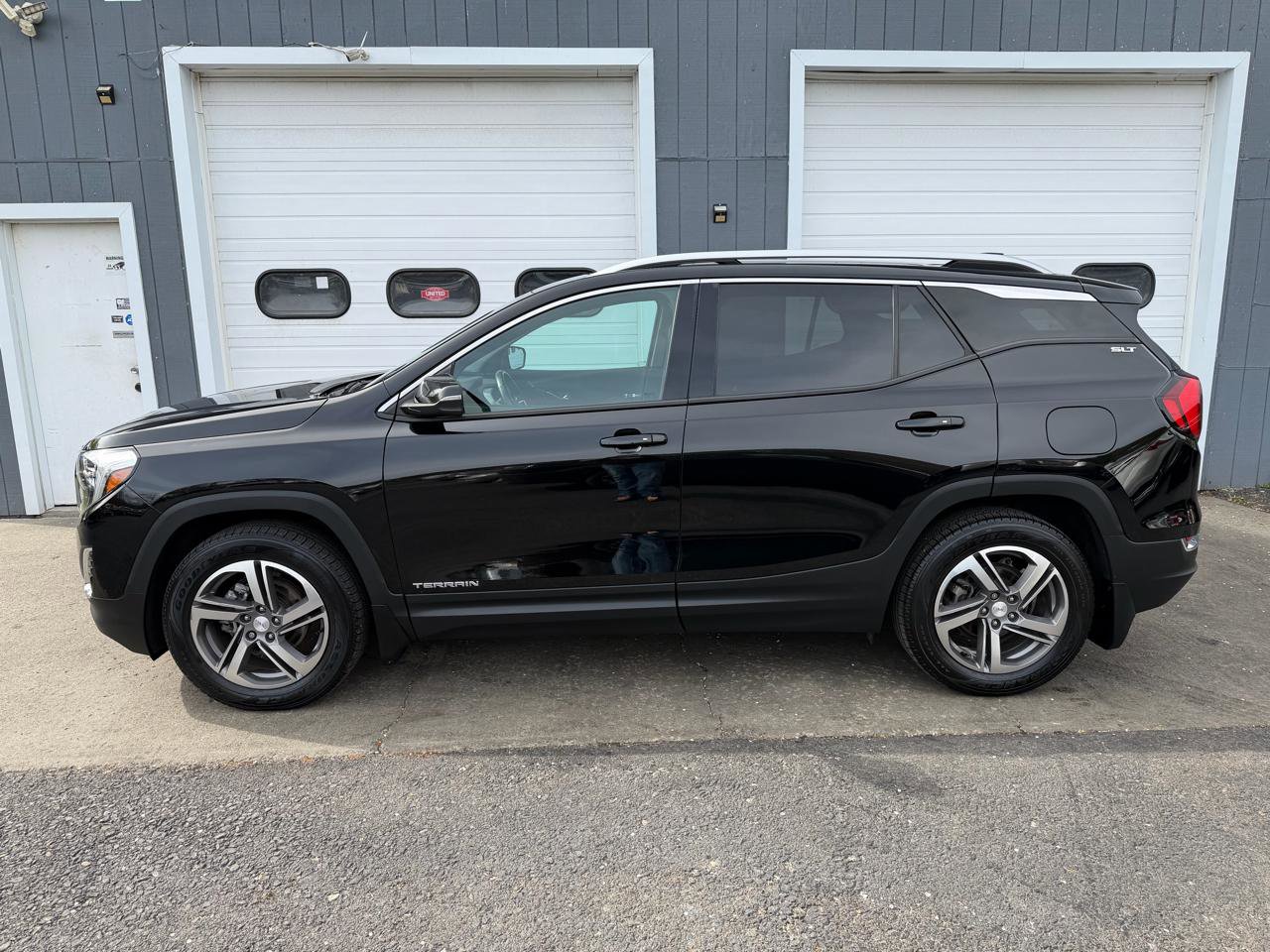 Used 2018 GMC Terrain SLT w/ Infotainment Package II AWD/4WD image 7