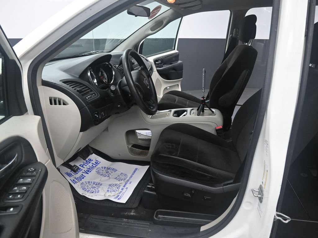 Used 2013 Dodge Grand Caravan SXT image 28