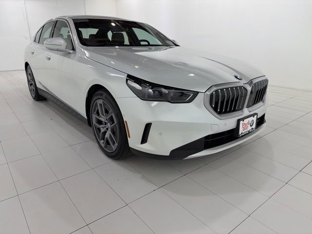 Used 2026 BMW 530i xDrive w/ Premium Package AWD/4WD image 7