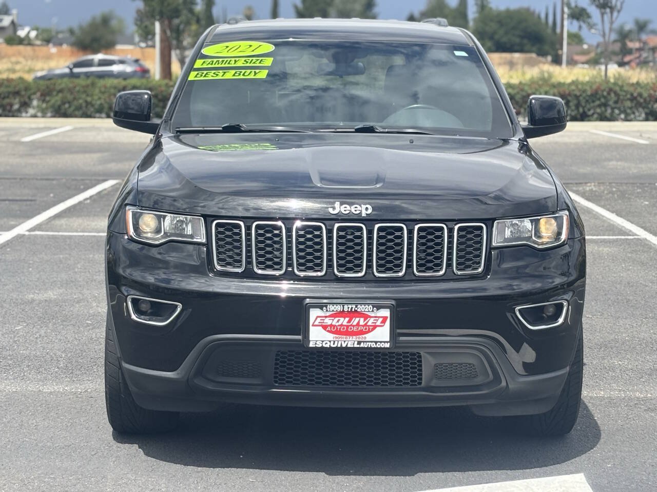 Used 2021 Jeep Grand Cherokee Laredo RWD image 2