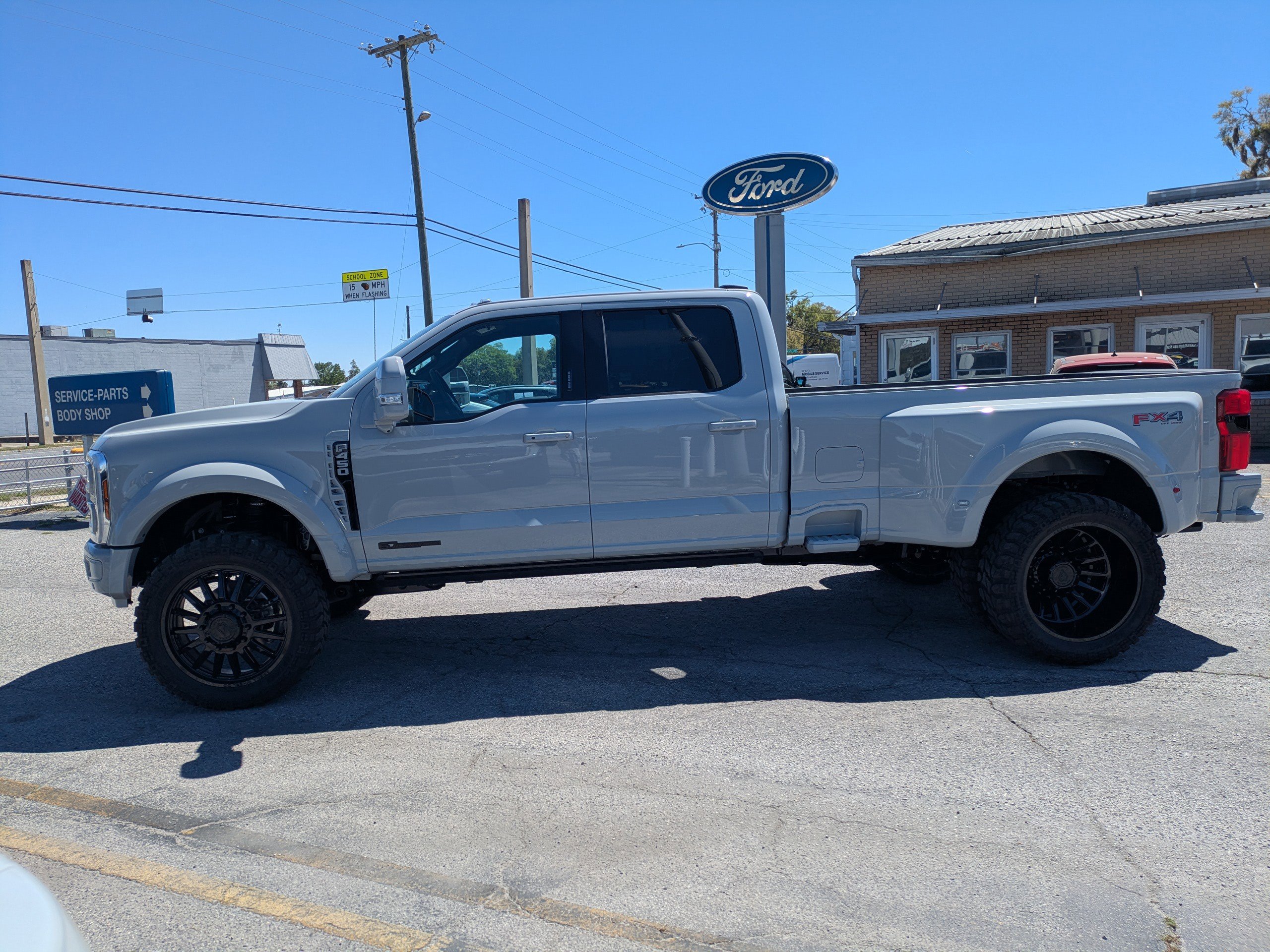 Certified 2026 Ford F450 Platinum w/ FX4 Off-Road Package image 6