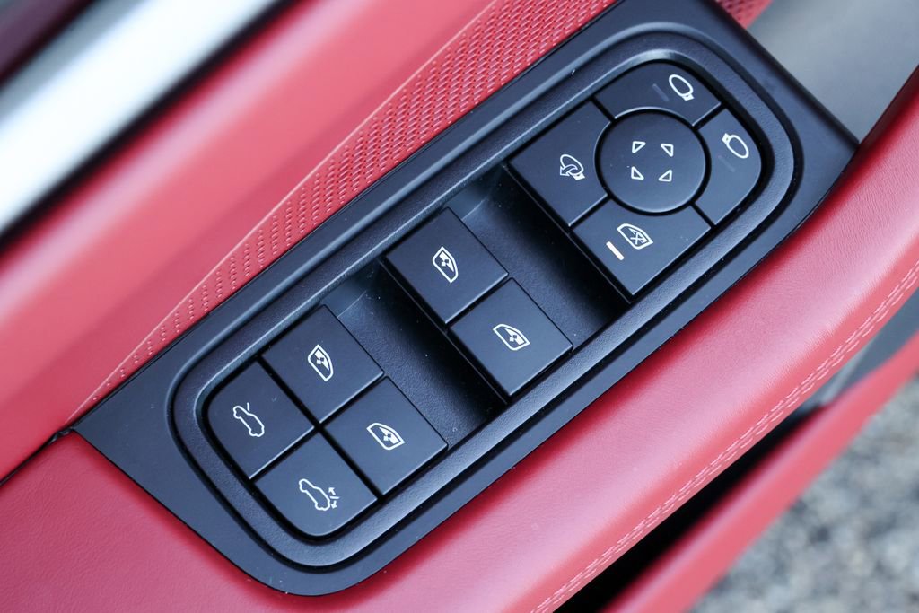 Certified 2025 Porsche Macan 4 Electric image 32