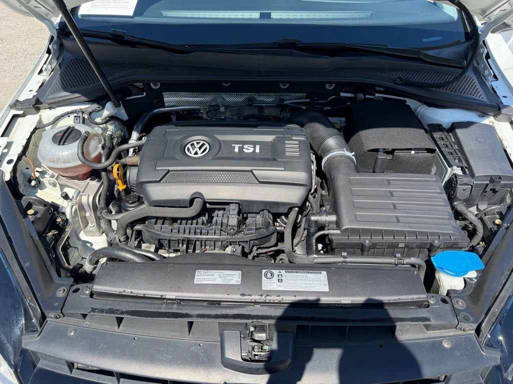 Used 2017 Volkswagen Golf S image 12
