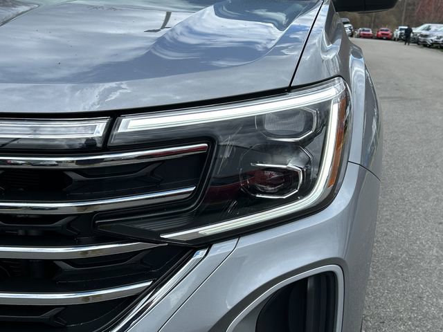 Certified 2025 Volkswagen Atlas SE w/ Black Wheel Package image 7