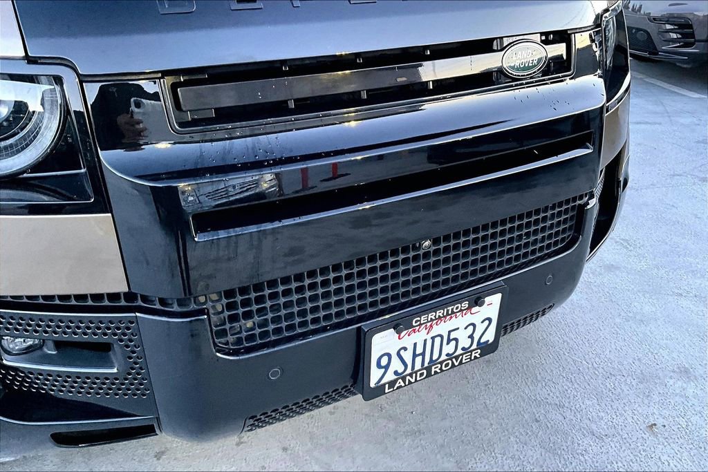 Certified 2025 Land Rover Defender 110 X image 31