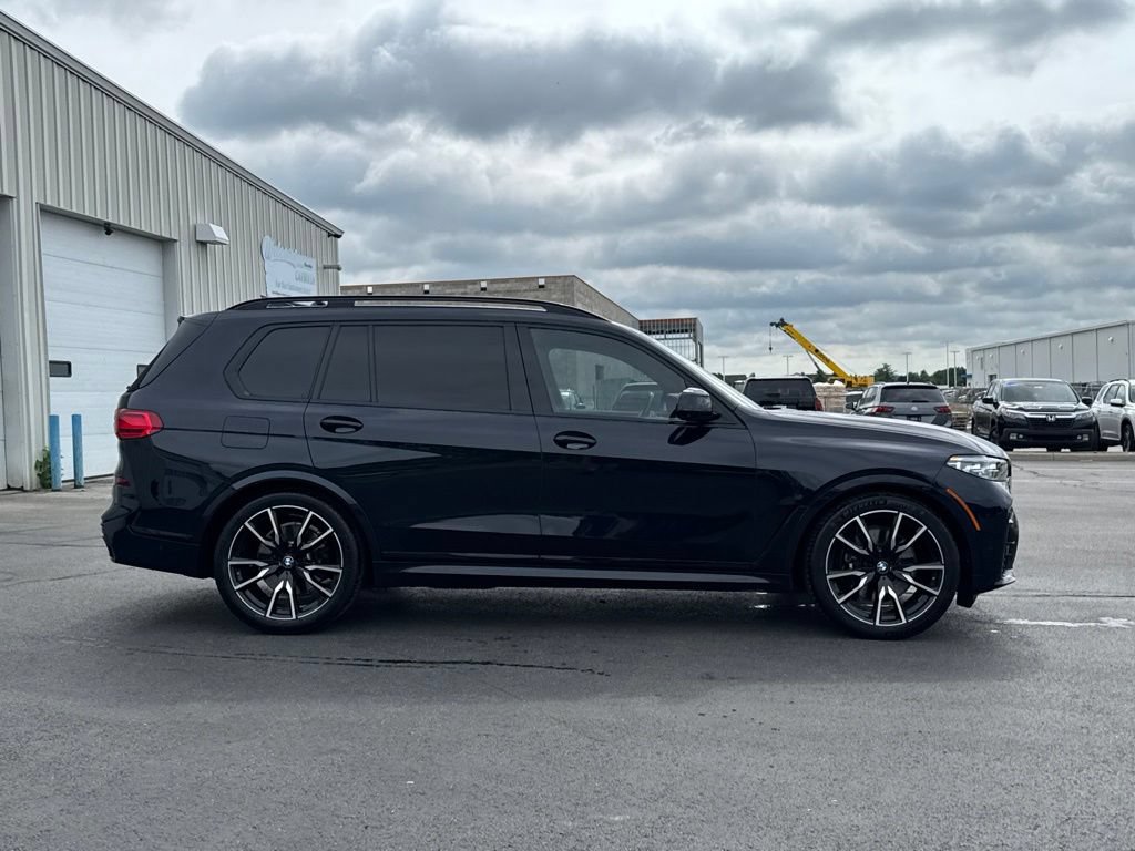 Used 2022 BMW X7 xDrive40i w/ M Sport Package AWD/4WD image 8