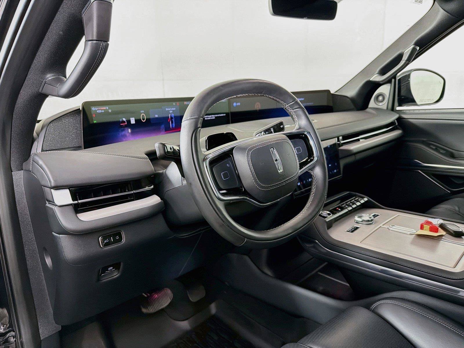 Used 2025 Lincoln Navigator L Reserve w/ Jet Appearance Package AWD/4WD image 16