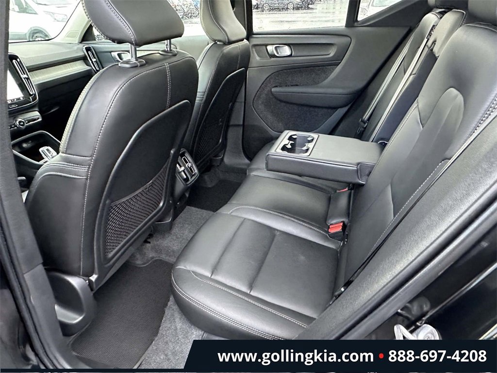 Used 2025 Volvo XC40 B5 Plus image 10