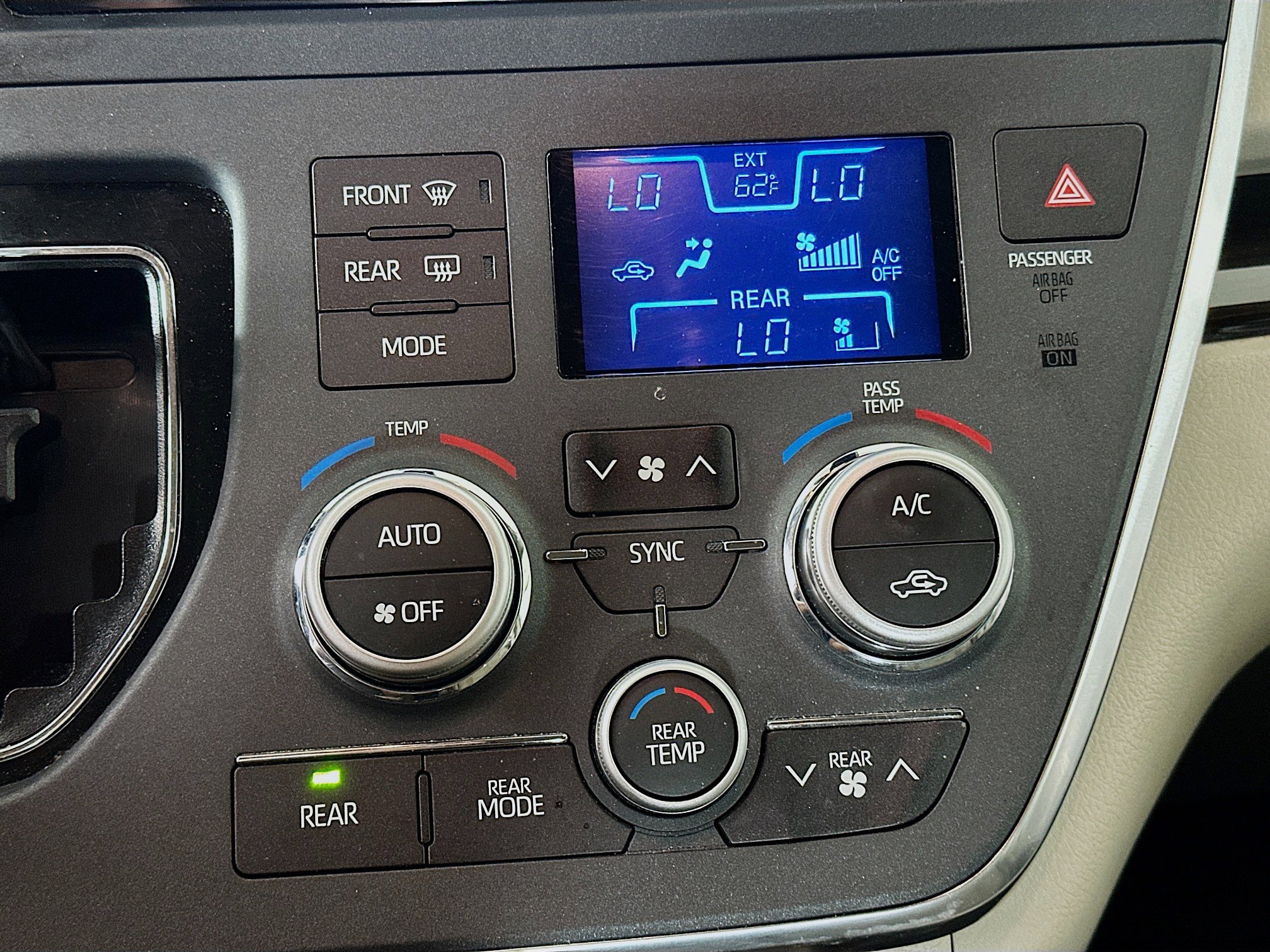 Used 2019 Toyota Sienna XLE Premium AWD/4WD image 24