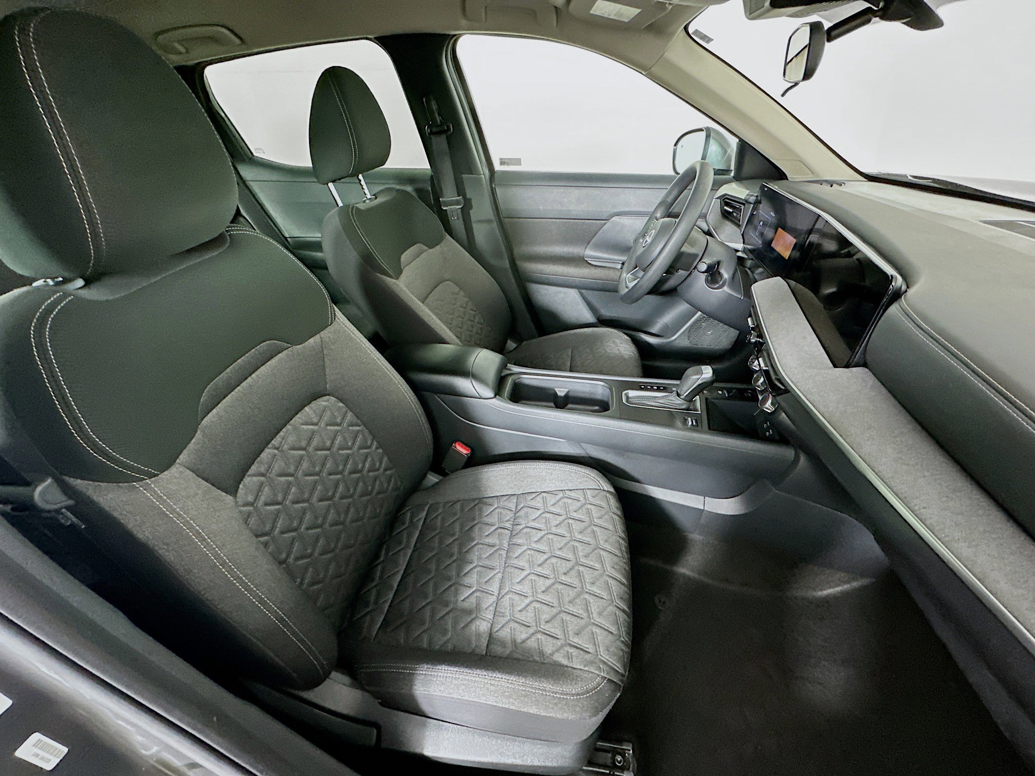 Used 2025 Nissan Kicks SV image 29