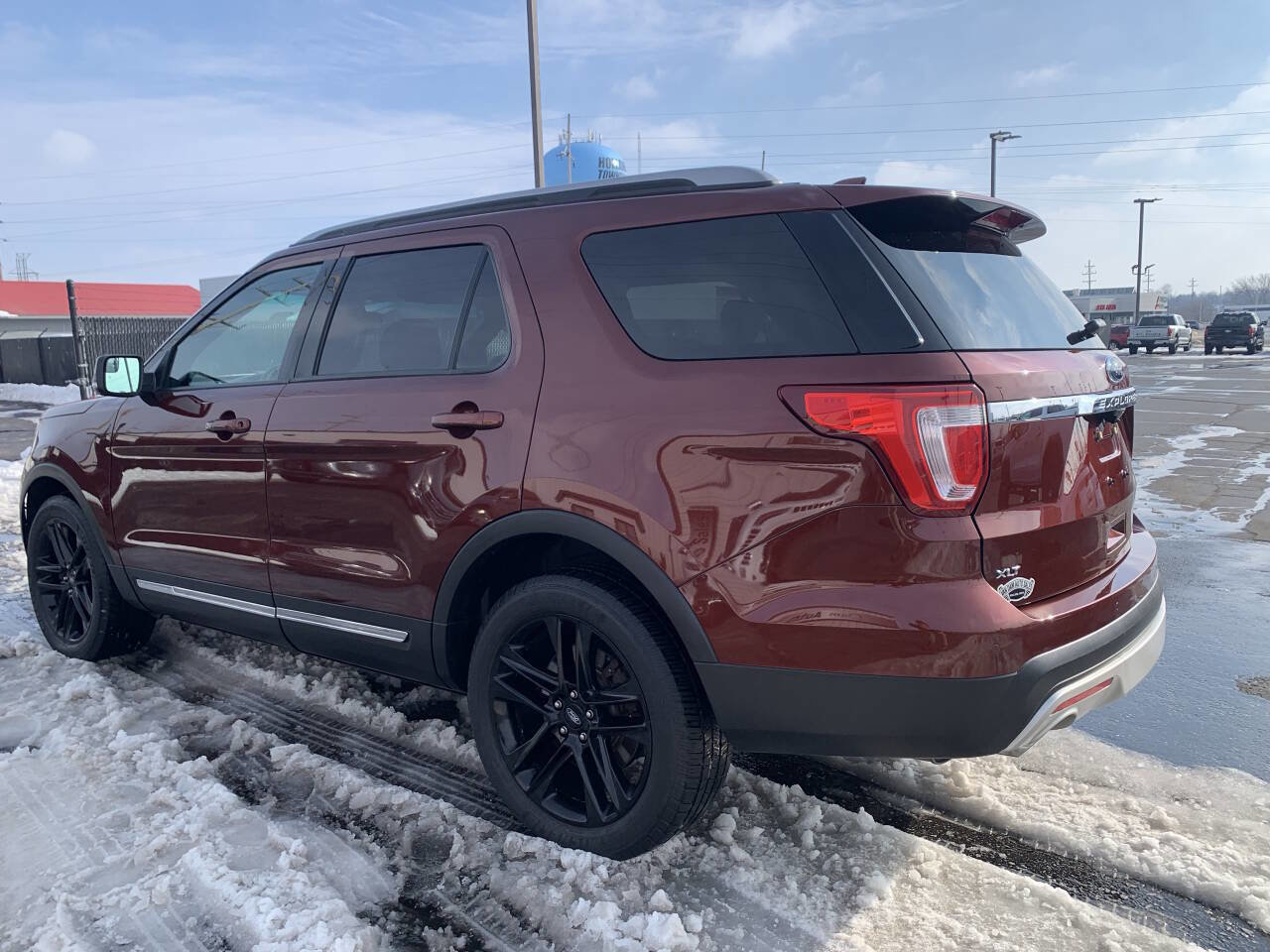 Used 2016 Ford Explorer XLT w/ Equipment Group 202A image 6