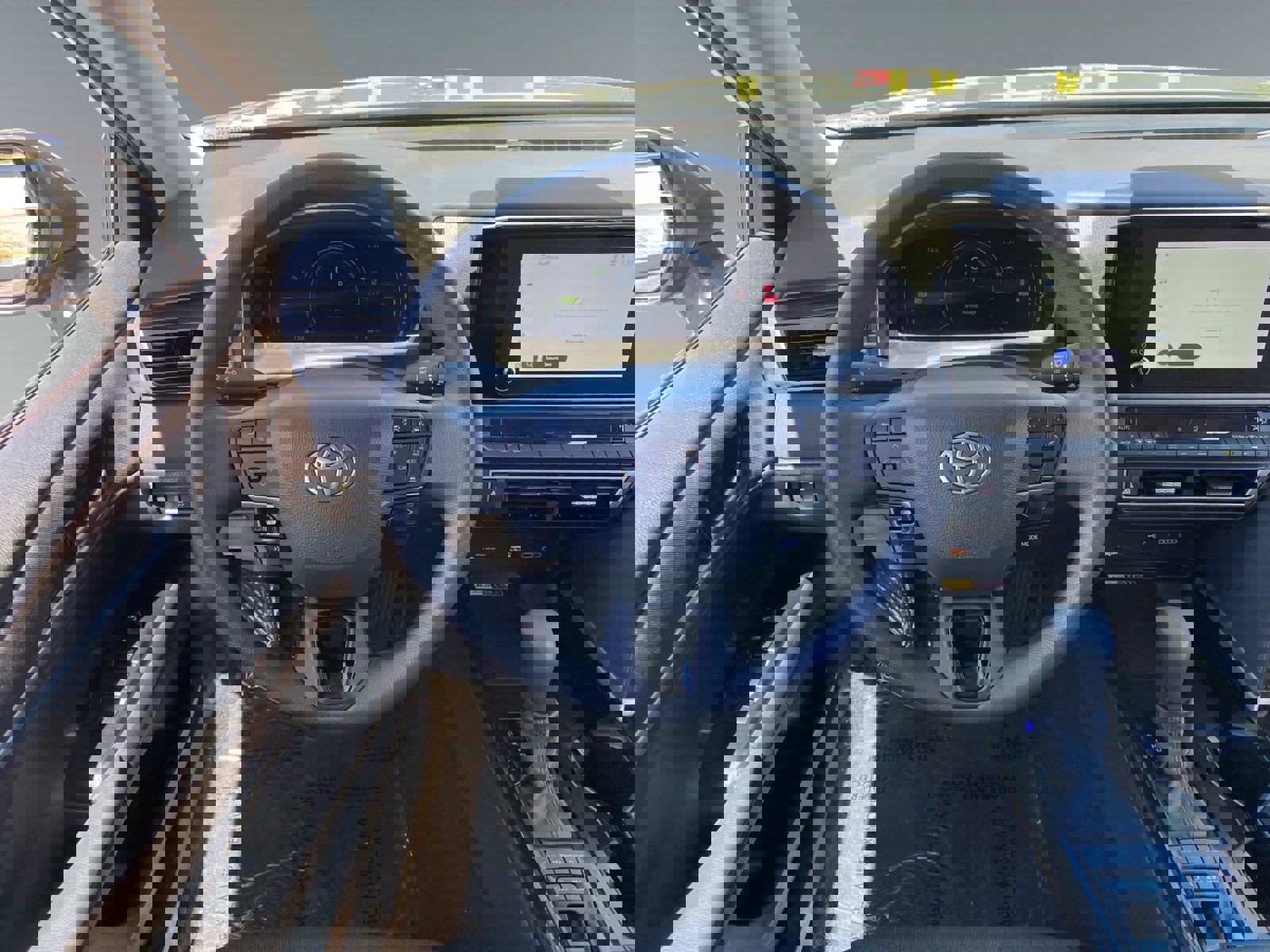 Used 2025 Toyota Camry LE w/ Convenience Package image 12