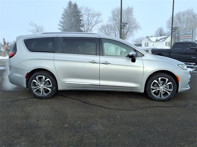 New 2026 Chrysler Pacifica Pinnacle image 8