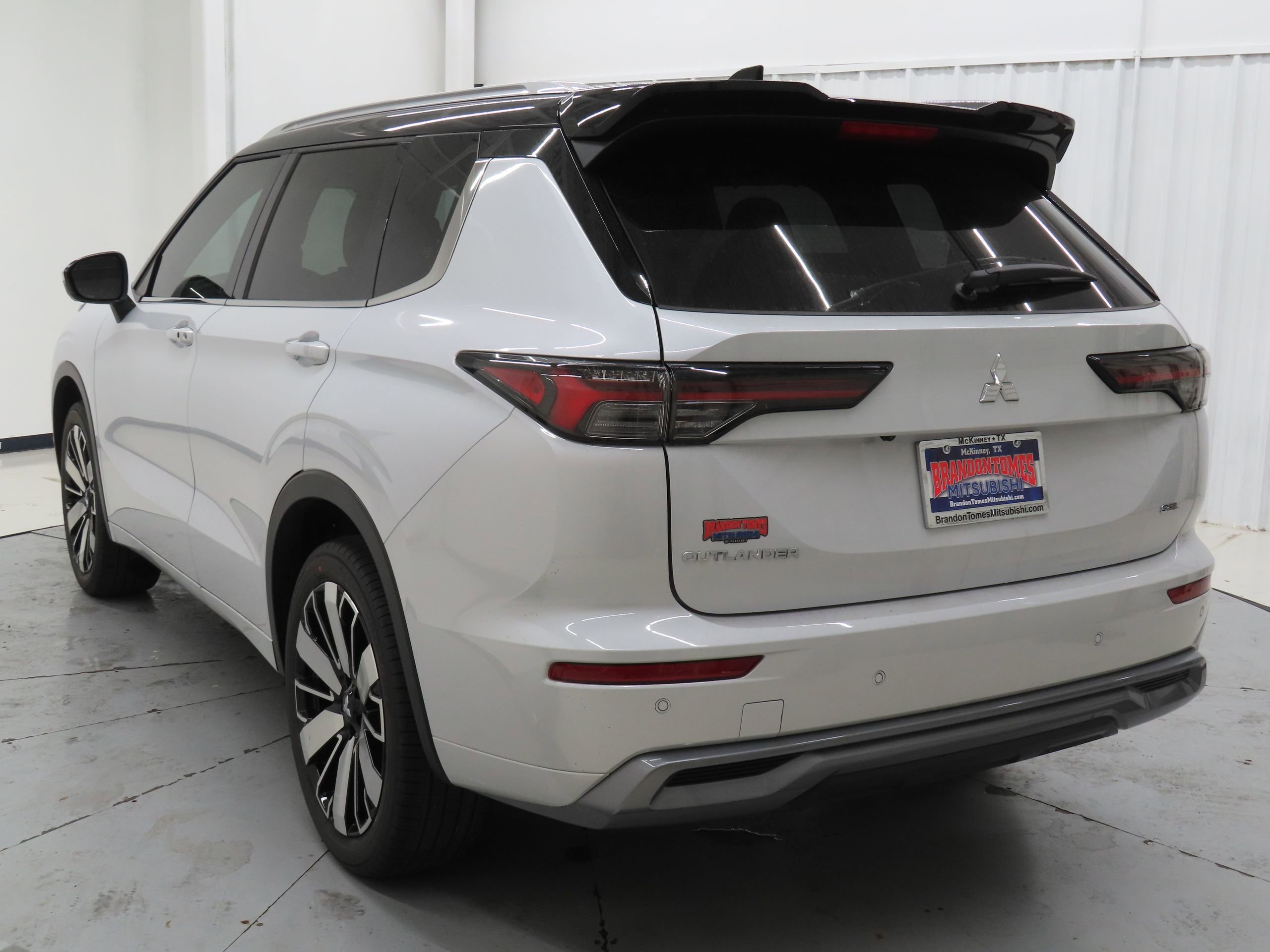 New 2026 Mitsubishi Outlander SEL image 5