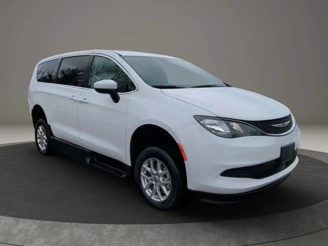 Used 2023 Chrysler Voyager LX FWD image 29