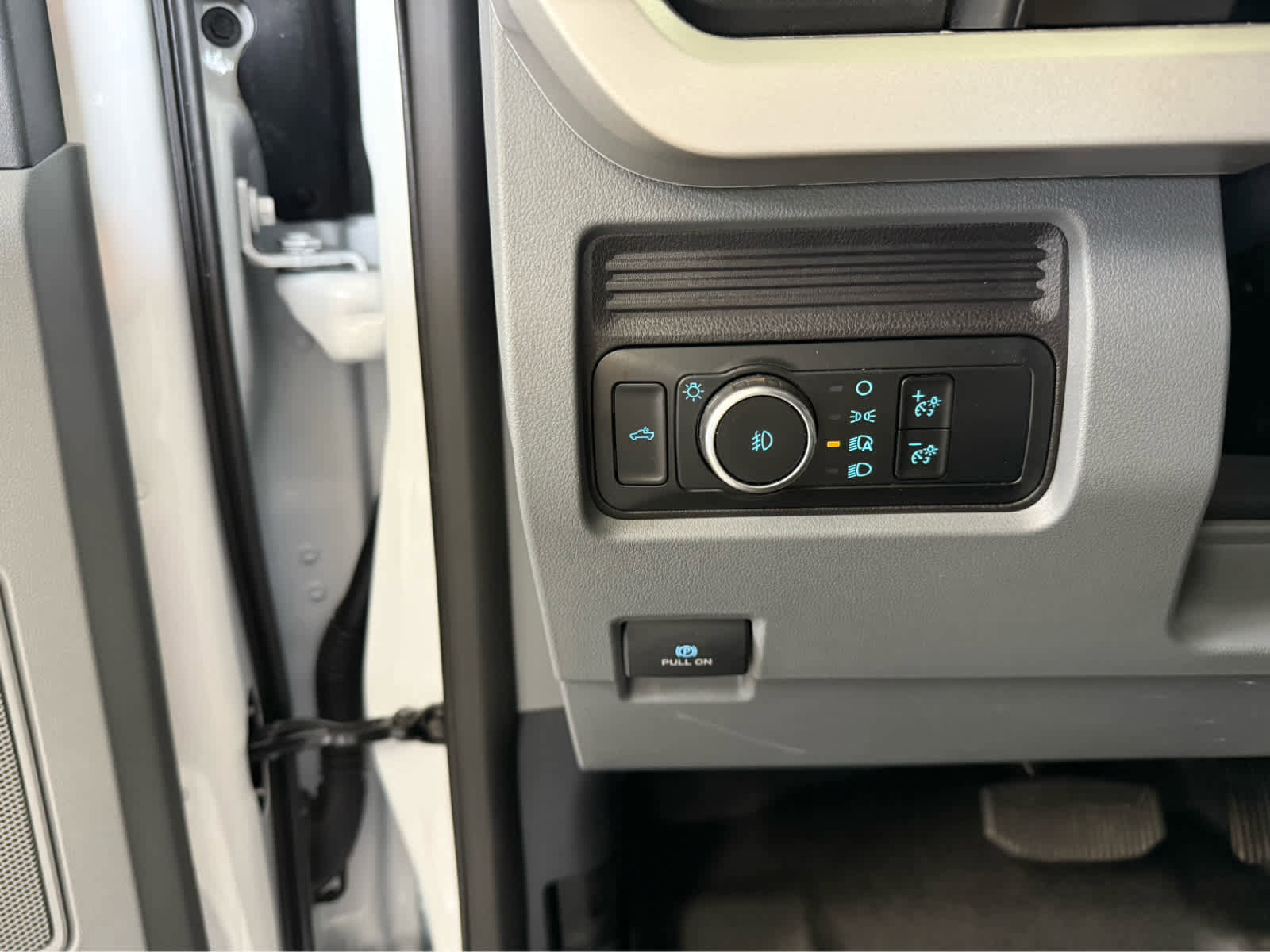 Used 2024 Ford F250 XL w/ XL Chrome Package image 11