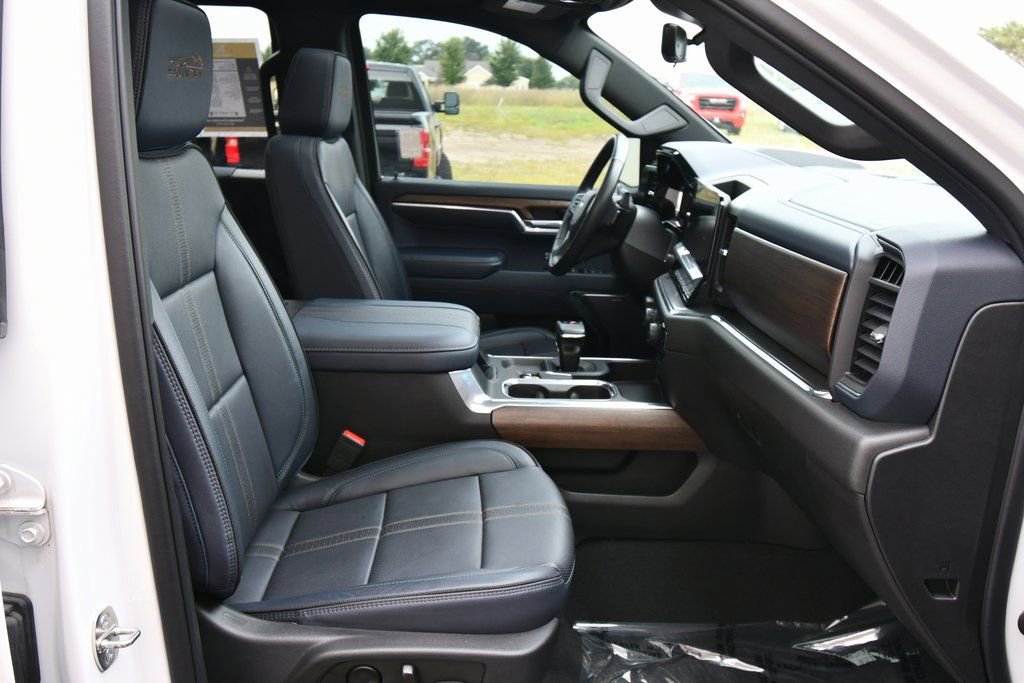 Used 2023 Chevrolet Silverado 1500 High Country w/ High Country Premium Package AWD/4WD image 19