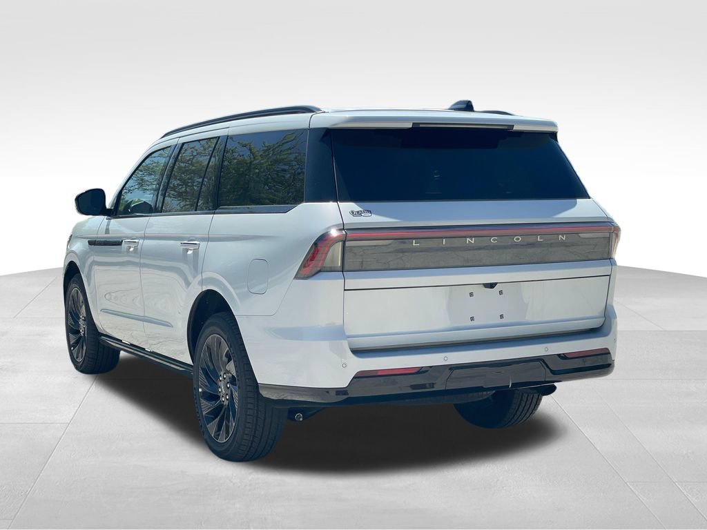 New 2026 Lincoln Navigator Reserve w/ Jet Appearance Package AWD/4WD image 3