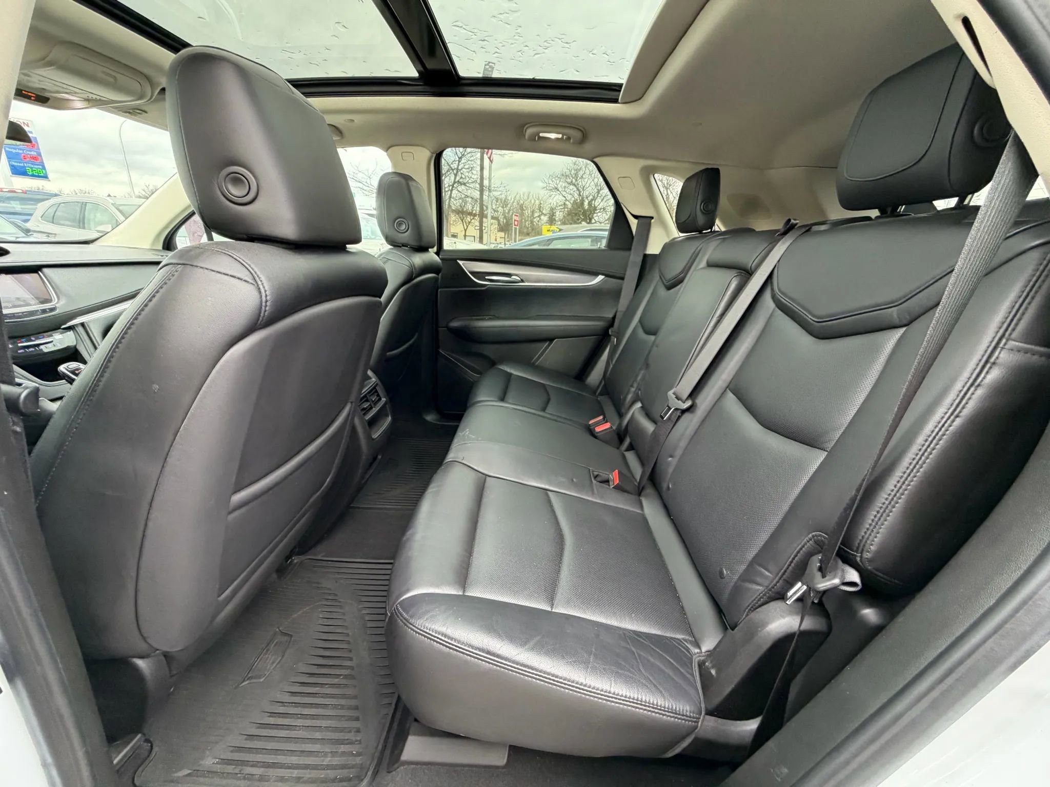 Used 2017 Cadillac XT5 Luxury w/ Driver Awareness Package image 32