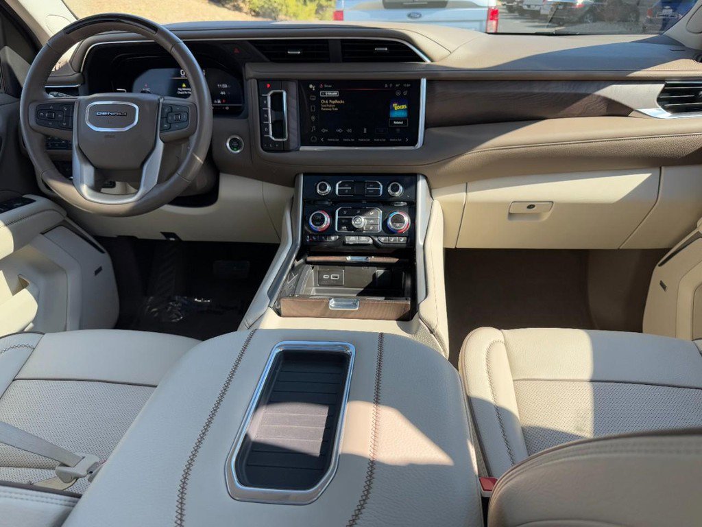 Used 2024 GMC Yukon XL Denali w/ Advanced Technology Package image 12