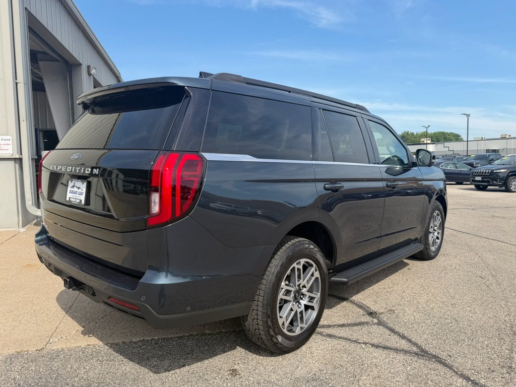 Used 2025 Ford Expedition Active AWD/4WD image 6