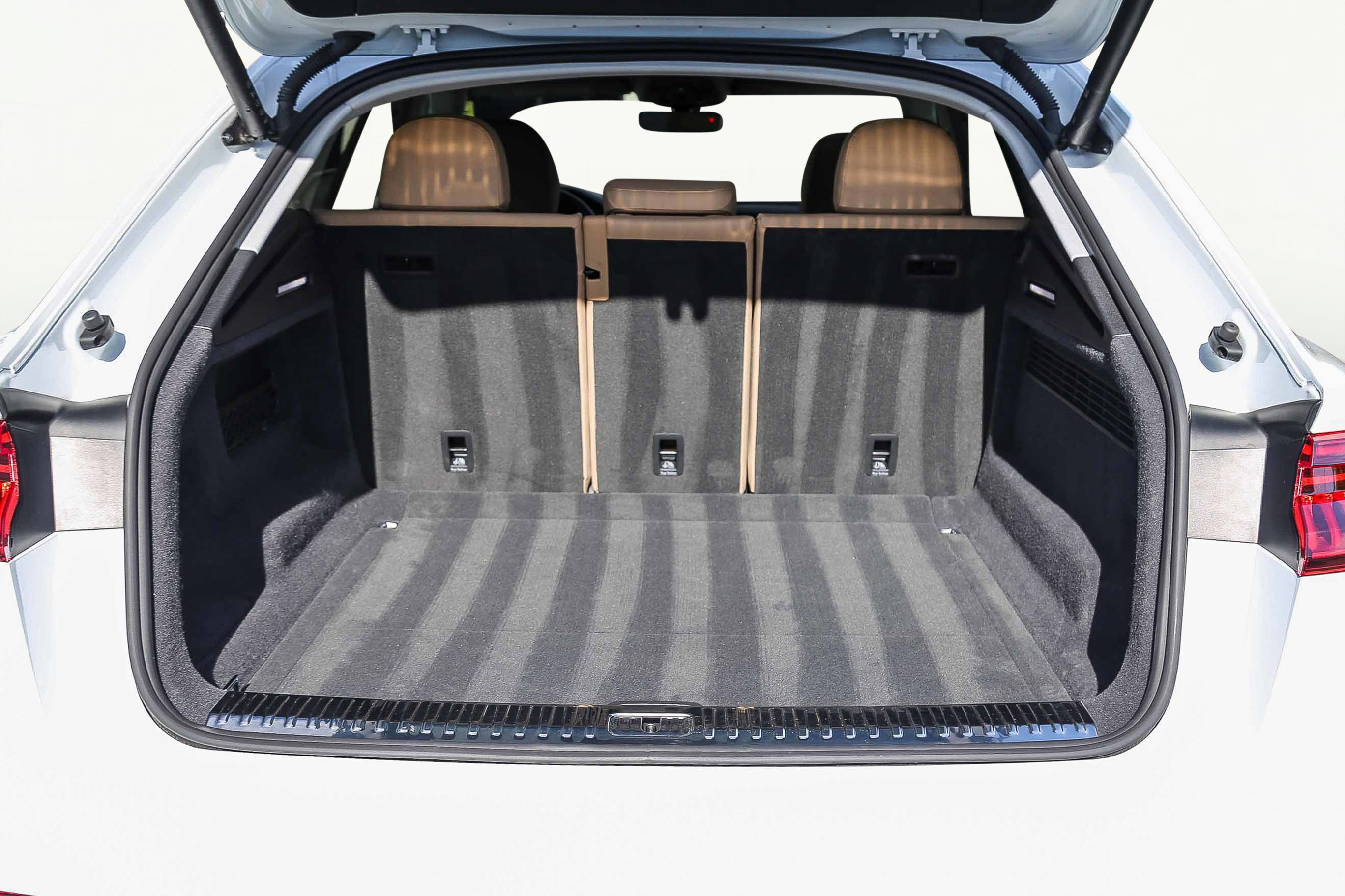 Used 2023 Audi Q8 Premium image 33