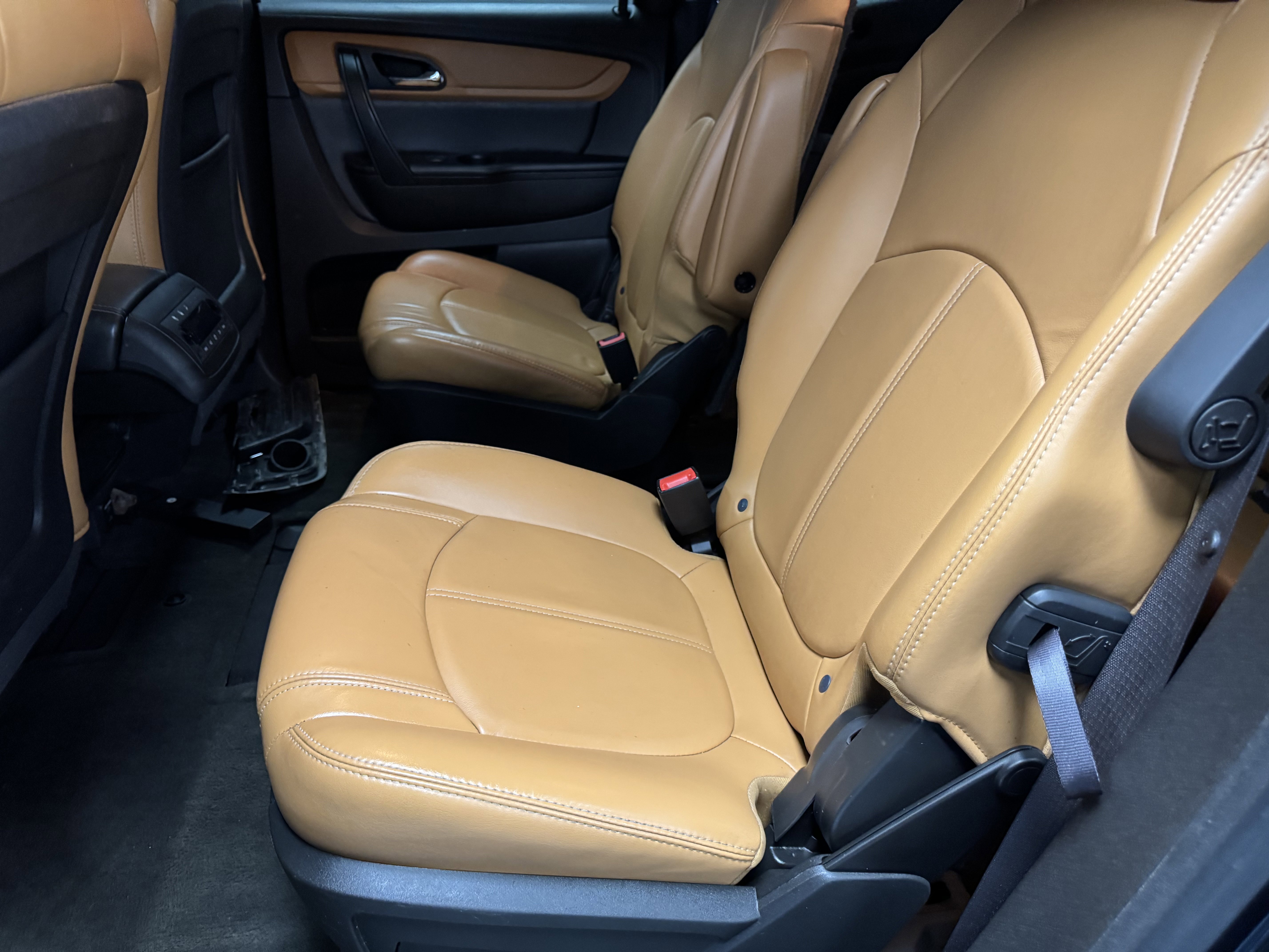 Used 2014 Chevrolet Traverse LT image 13